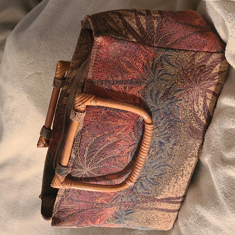 Kulanui of Hawaii Palm Tapestry purse. Zipper closure. 1 interior zipper pocket